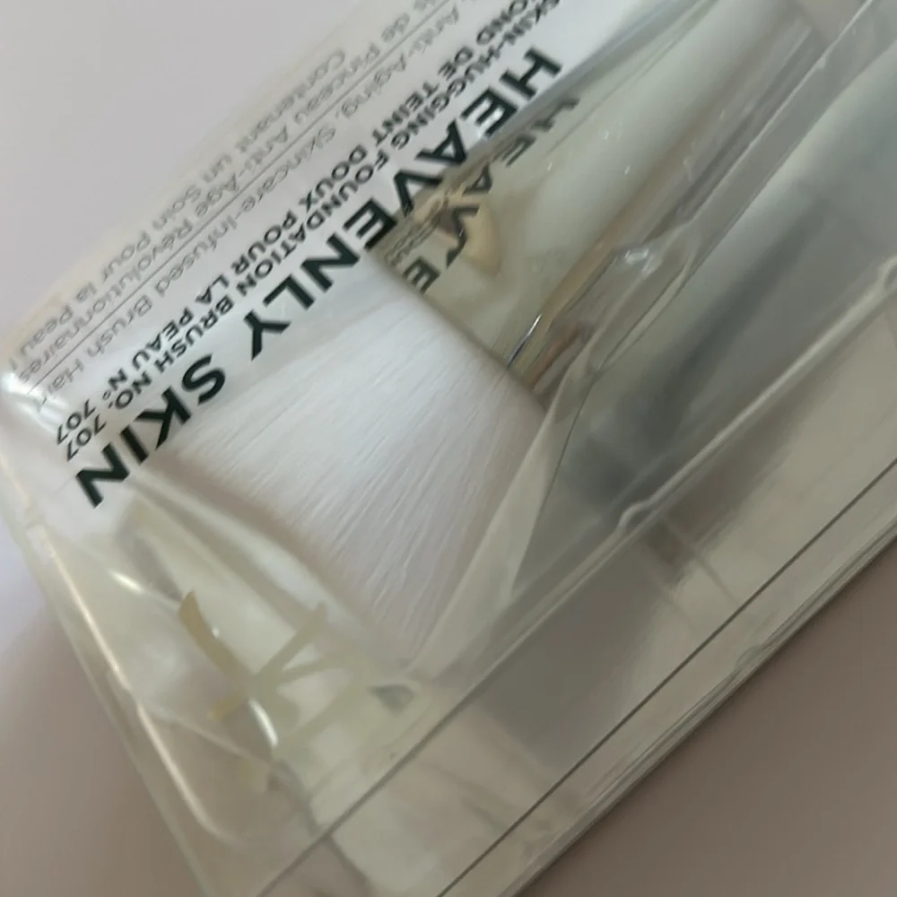 iT Cosmetics Heavenly Skin Hugging Foundation Brush #707 - SEALED